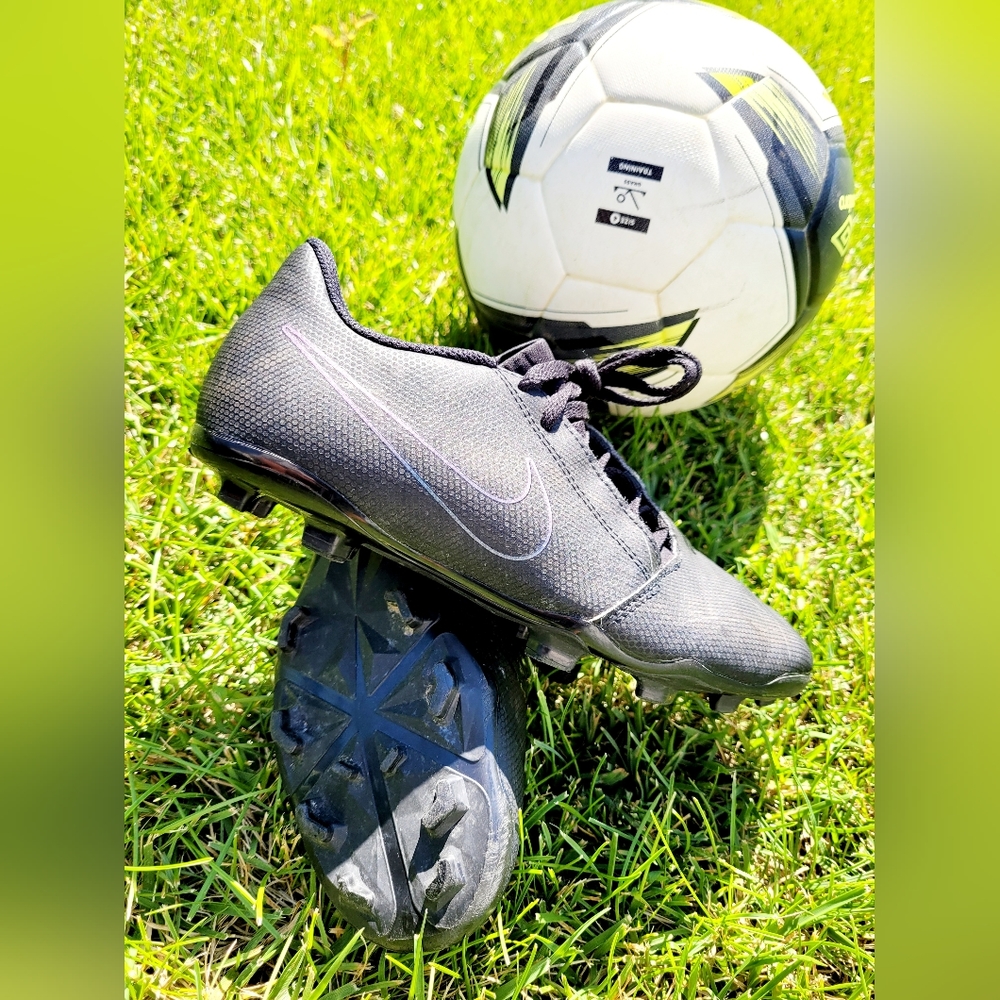 Nike Phantom Venom Boy's Soccer Cleats Black/Purple Lightweight Size 4Y